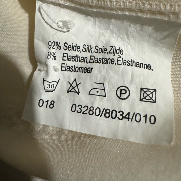 UNIQUE Vintage 80s Designer (Chanel i believe) Stretch Silk Charmeuse blouse - Picture 8 of 9